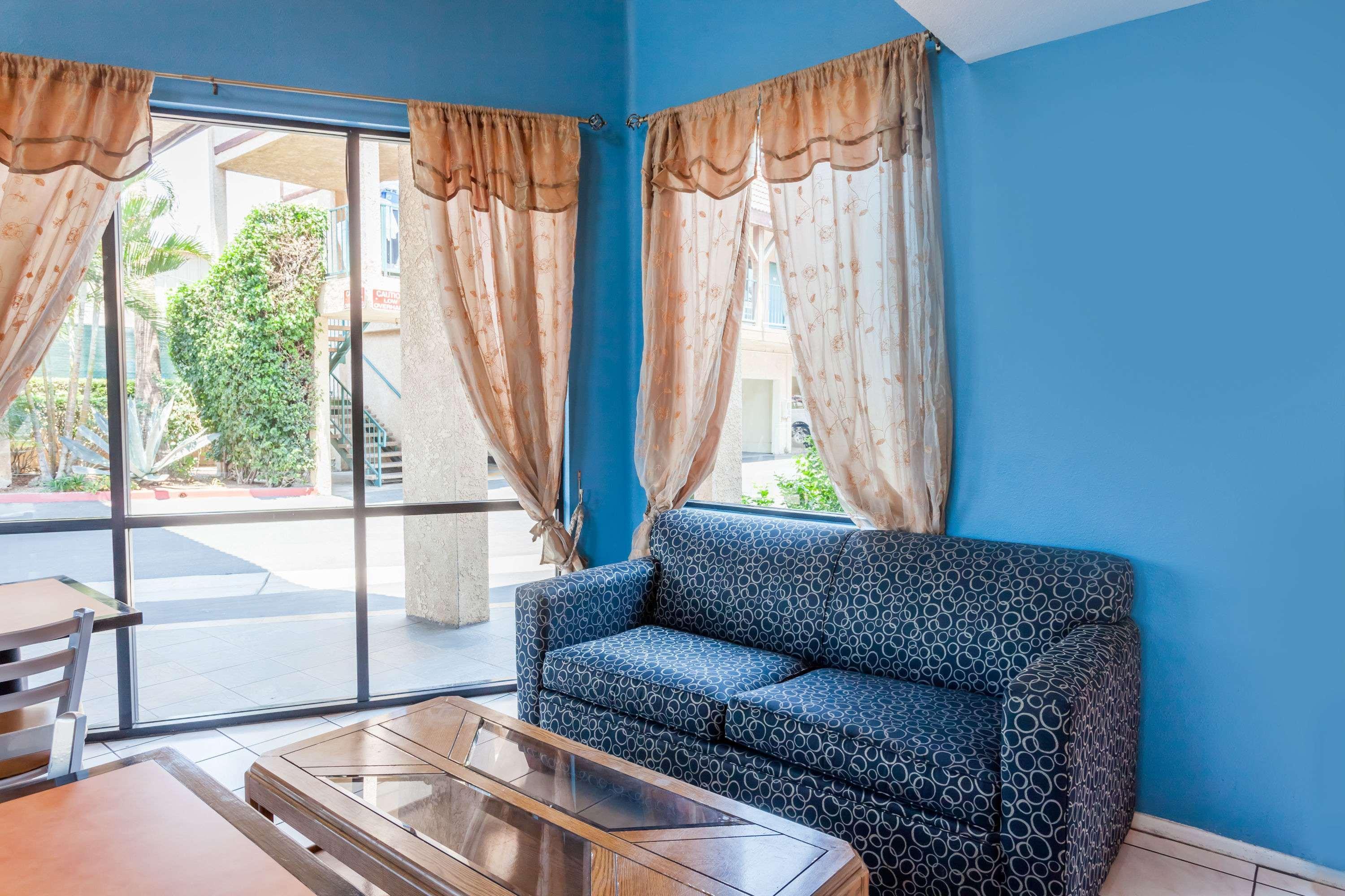 Howard Johnson By Wyndham Norco Bagian luar foto